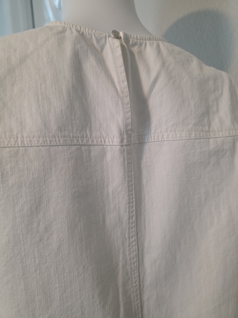 fab'rik White Short-Sleeve, Frayed-Hem, Pocket Top - Size M - Picture 6 of 8